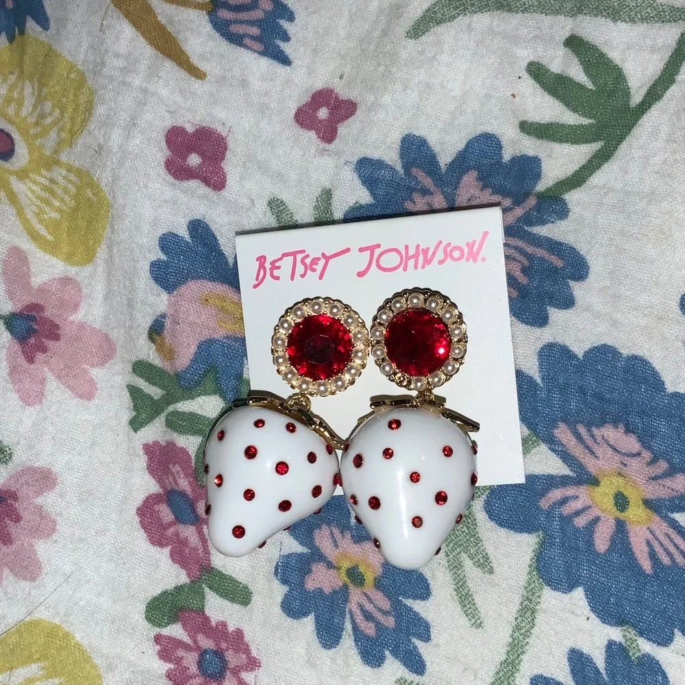 New With Tags Betsey Johnson Strawberry Rhinestone Earrings - Picture 1 of 2